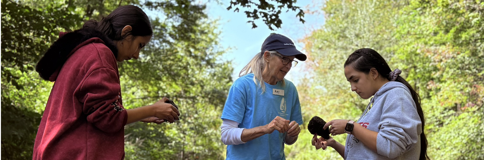 Students look for macroinvertebrates during Lake Hopatcong Foundation Field Trip